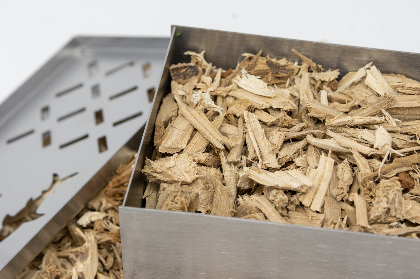 Oak Chips - 850g - Kiln-dried - Perfect for BBQ and smoking food